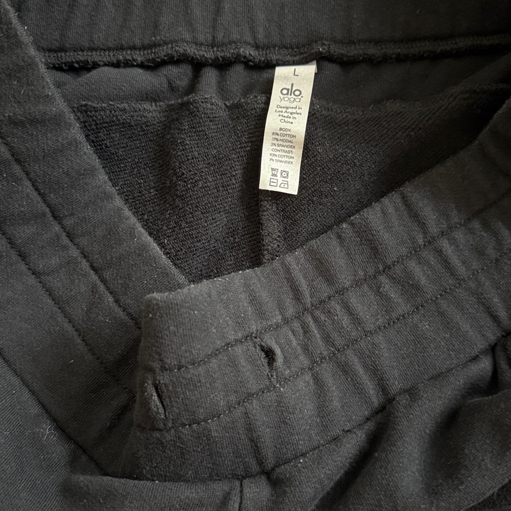 Alo Yoga Avenue Sweat Short, Large - Picture 3 of 4